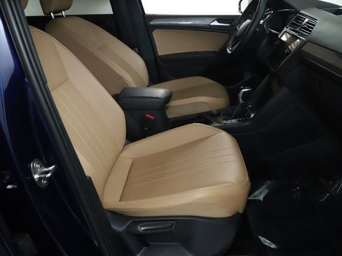 Used 2022 Volkswagen Tiguan SE w/ Panoramic Sunroof Package image 36