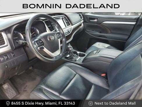 Used 2017 Toyota Highlander SE image 15