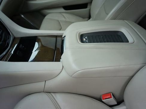 Used 2019 Cadillac Escalade ESV Luxury RWD image 28