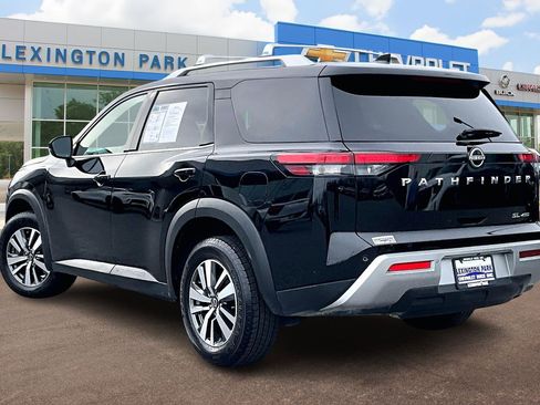 Used 2023 Nissan Pathfinder SL image 2