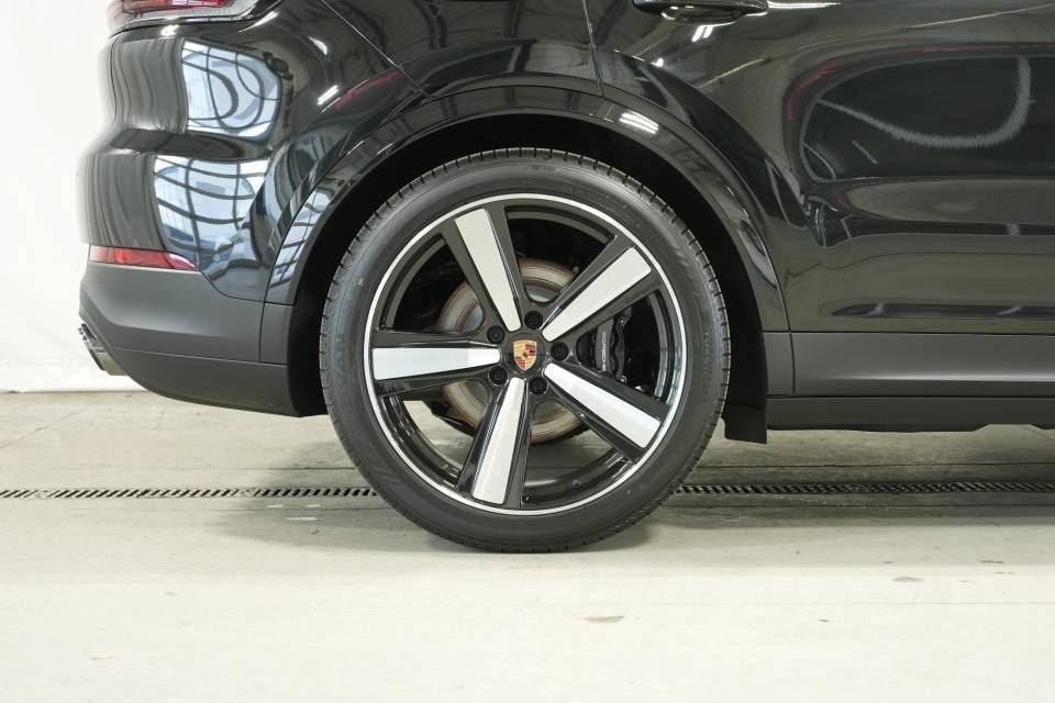 Certified 2026 Porsche Cayenne Coupe AWD/4WD image 42