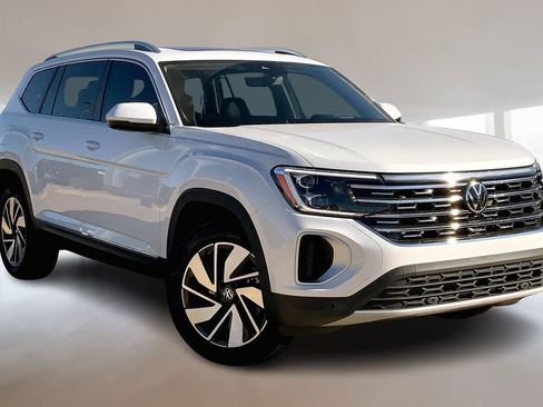 New 2026 Volkswagen Atlas Cross Sport SEL R-Line AWD/4WD image 2