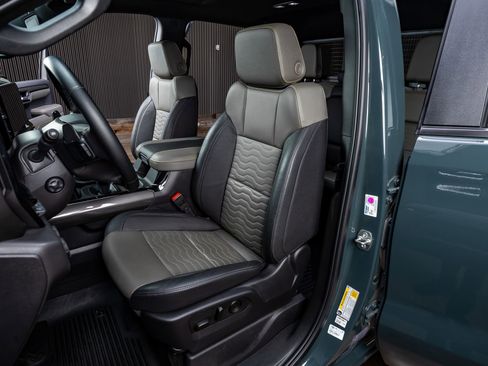 Used 2025 Chevrolet Silverado 1500 ZR2 w/ Technology Package image 28