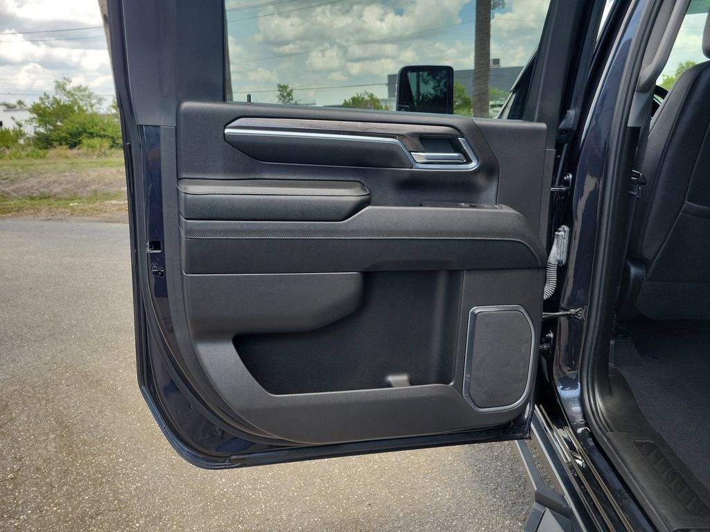 Used 2024 Chevrolet Silverado 2500 LTZ AWD/4WD image 14