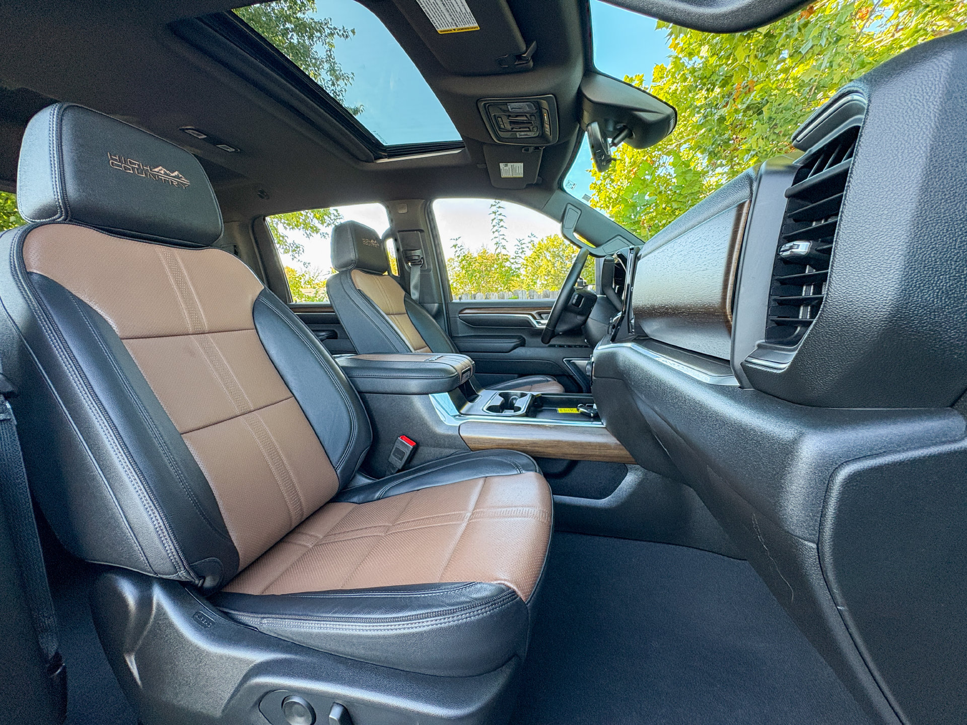 Used 2024 Chevrolet Silverado 2500 High Country w/ Technology Package AWD/4WD image 25