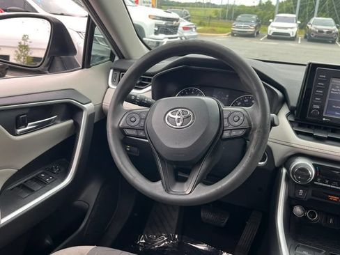 Used 2020 Toyota RAV4 XLE FWD image 17
