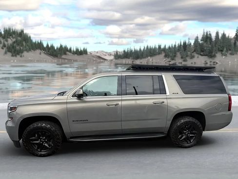 Used 2018 Chevrolet Suburban LT image 6