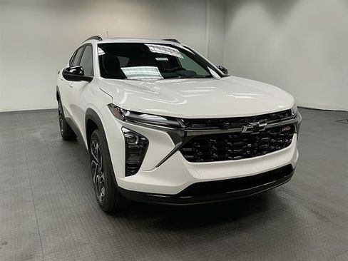 New 2026 Chevrolet Trax RS w/ Sunroof Package FWD image 7