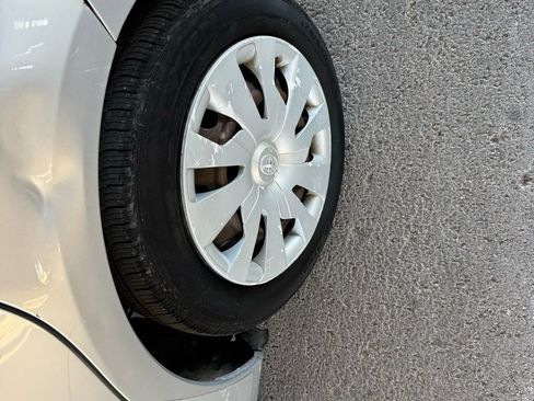 Used 2017 Toyota Yaris L image 27