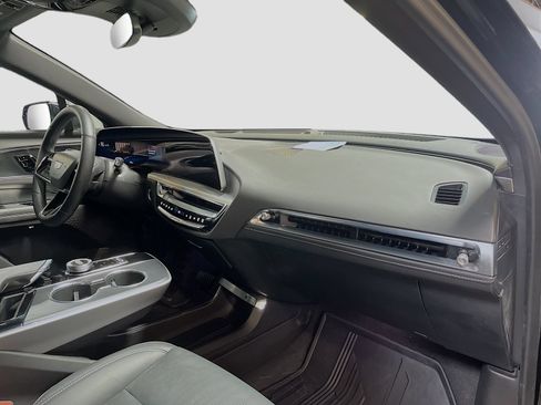 Used 2025 Cadillac Lyriq Sport AWD/4WD image 30