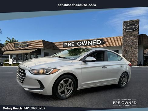 Used 2017 Hyundai Elantra SE FWD image 3