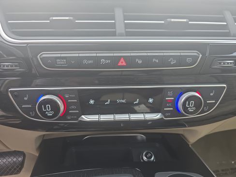 Used 2019 Audi Q7 3.0T Prestige w/ Prestige Package AWD/4WD image 18