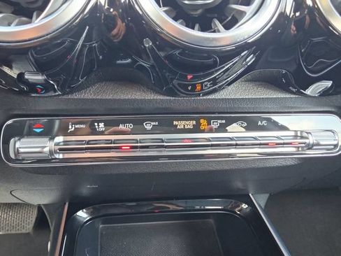 Used 2023 Mercedes-Benz GLB 250 4MATIC image 4