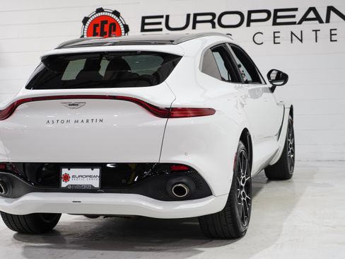 Used 2022 Aston Martin DBX AWD/4WD image 38