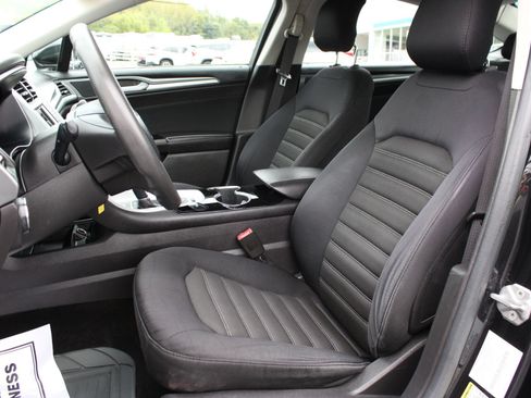 Used 2014 Ford Fusion SE FWD image 16