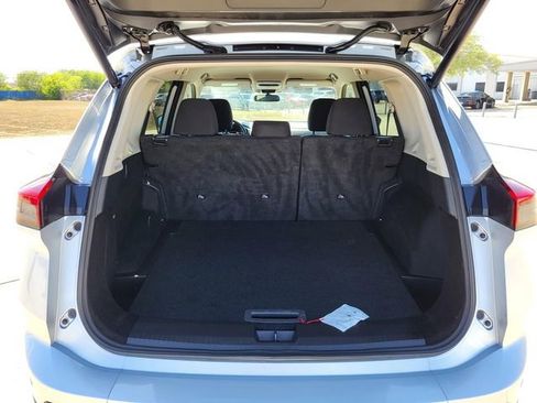 Used 2025 Nissan Rogue SV AWD/4WD image 21