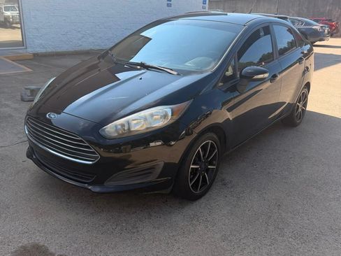 Used 2016 Ford Fiesta SE FWD image 3