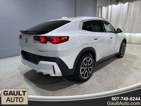 Certified 2025 BMW X2 xDrive28i image 3