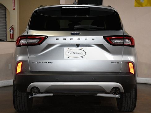 Used 2024 Ford Escape Platinum AWD/4WD image 2