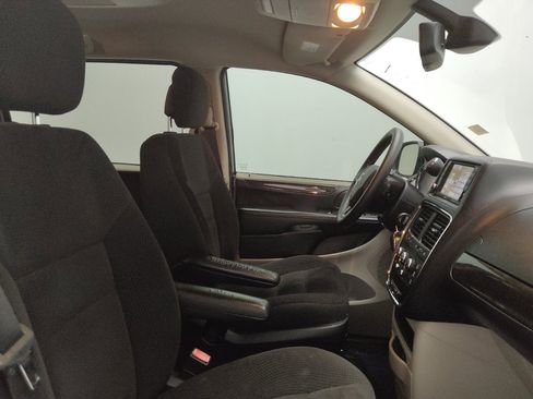Used 2019 Dodge Grand Caravan SE w/ UConnect Hands-Free Group FWD image 21