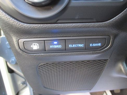 Used 2022 Jeep Wrangler Unlimited Sahara w/ Cold Weather Group image 13