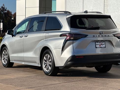Certified 2023 Toyota Sienna XLE image 7