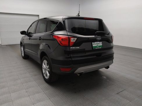 Used 2019 Ford Escape SE image 5