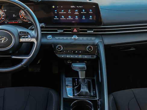 Used 2023 Hyundai Elantra SEL w/ Convenience Package image 10