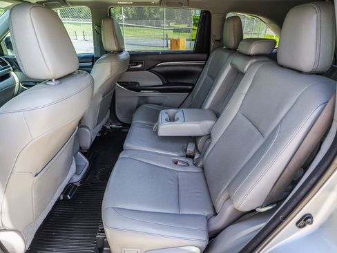 Used 2017 Toyota Highlander Limited AWD/4WD image 41