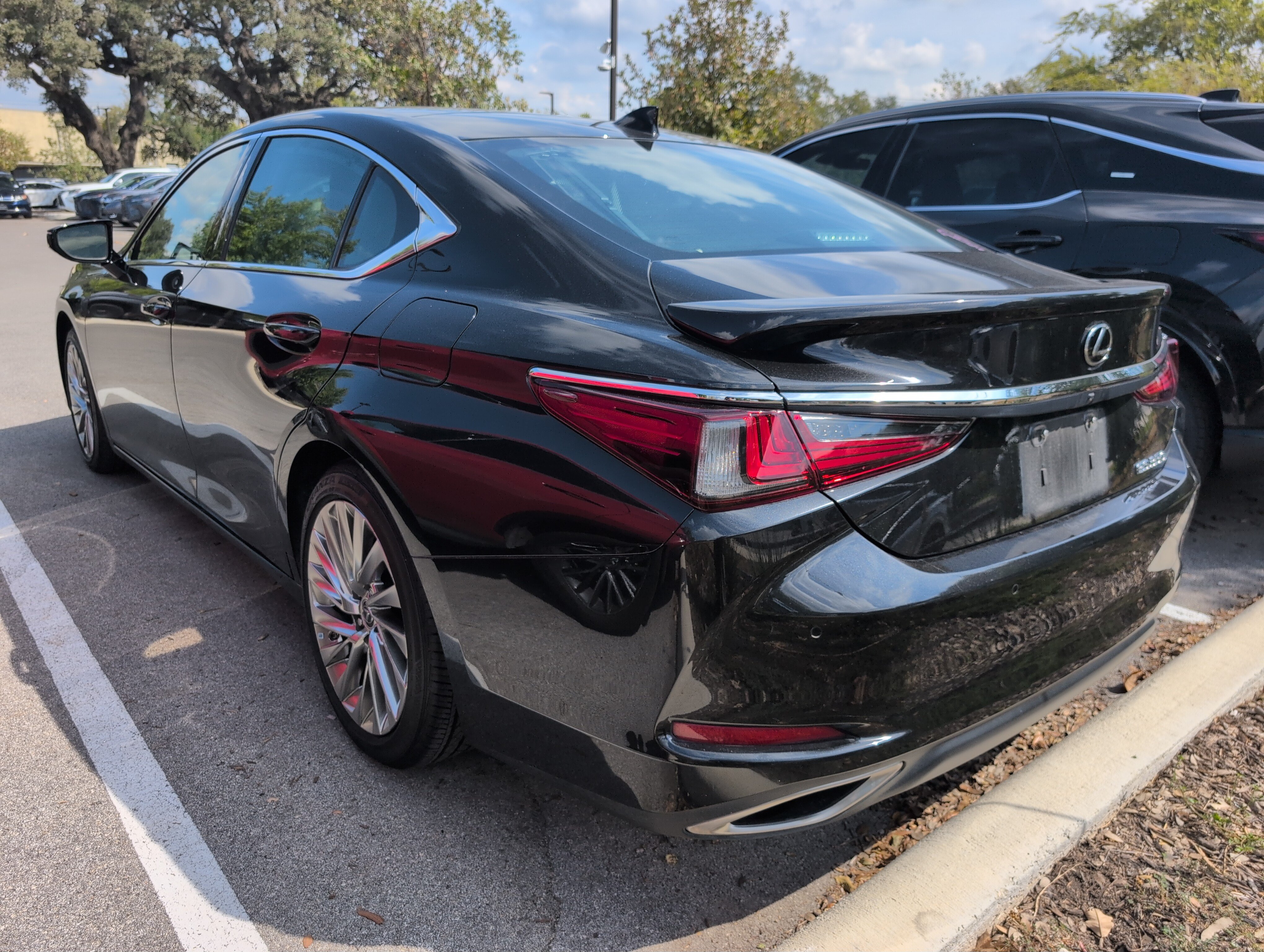 Certified 2022 Lexus ES 350 Ultra Luxury w/ Accessory Package 2 FWD image 4