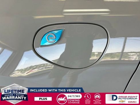 Used 2024 Chrysler Pacifica Limited FWD image 8