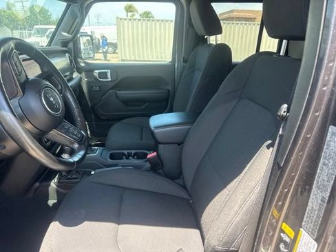 Used 2023 Jeep Gladiator Sport AWD/4WD image 10