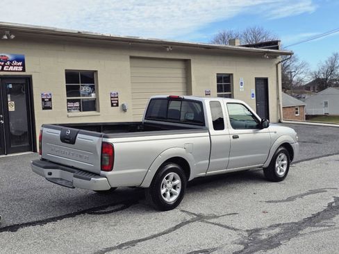 Used 2004 Nissan Frontier XE w/ (VTP) Value Truck Pkg image 4