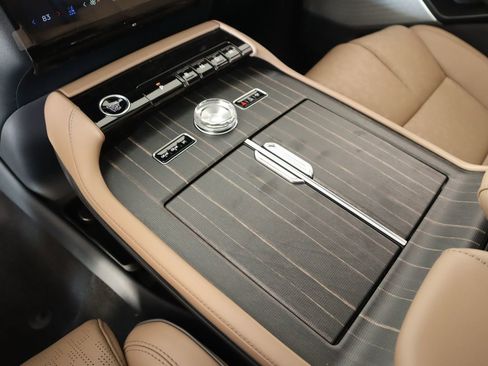New 2026 Lincoln Navigator L Black Label AWD/4WD image 8