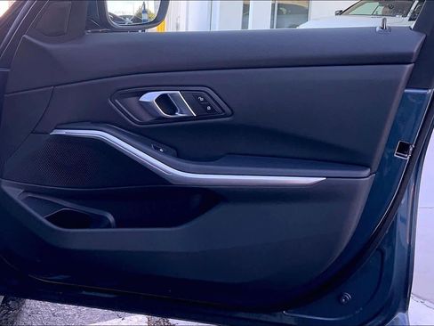 Certified 2025 BMW 330i Sedan image 24