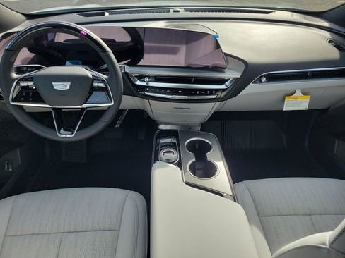 New 2026 Cadillac Lyriq Luxury AWD/4WD image 8