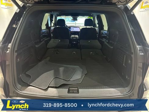 Used 2024 Chevrolet Traverse Z71 AWD/4WD image 23