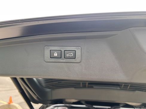 Used 2024 Subaru Outback Premium image 36