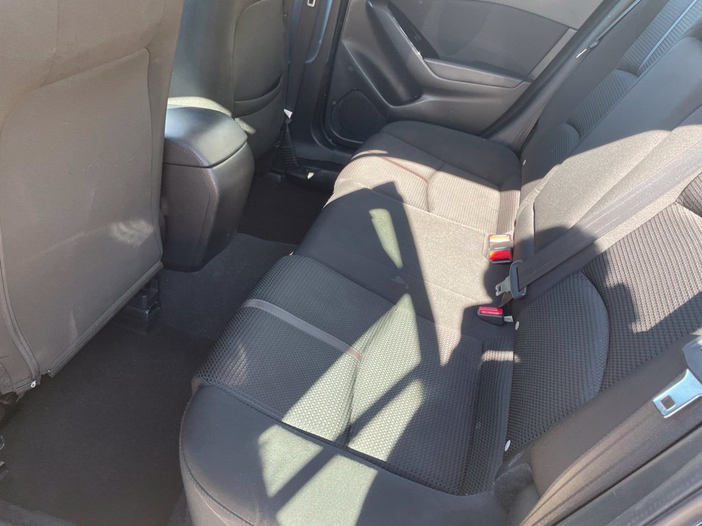 Used 2018 MAZDA MAZDA3 Sport w/ Preferred Equipment Package FWD image 17