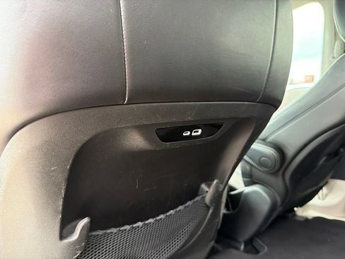 Used 2024 Chrysler Pacifica Touring-L FWD image 21