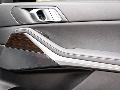 Used 2019 BMW X5 xDrive40i w/ Parking Assistance Package image 26