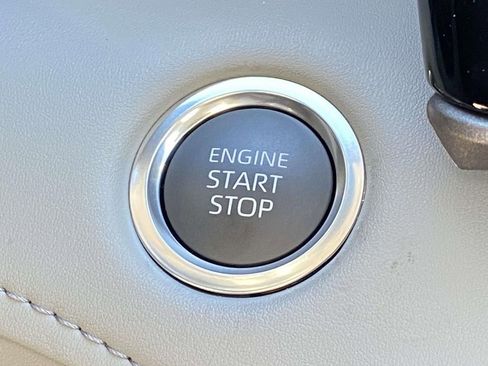 Used 2025 Toyota Highlander LE image 28