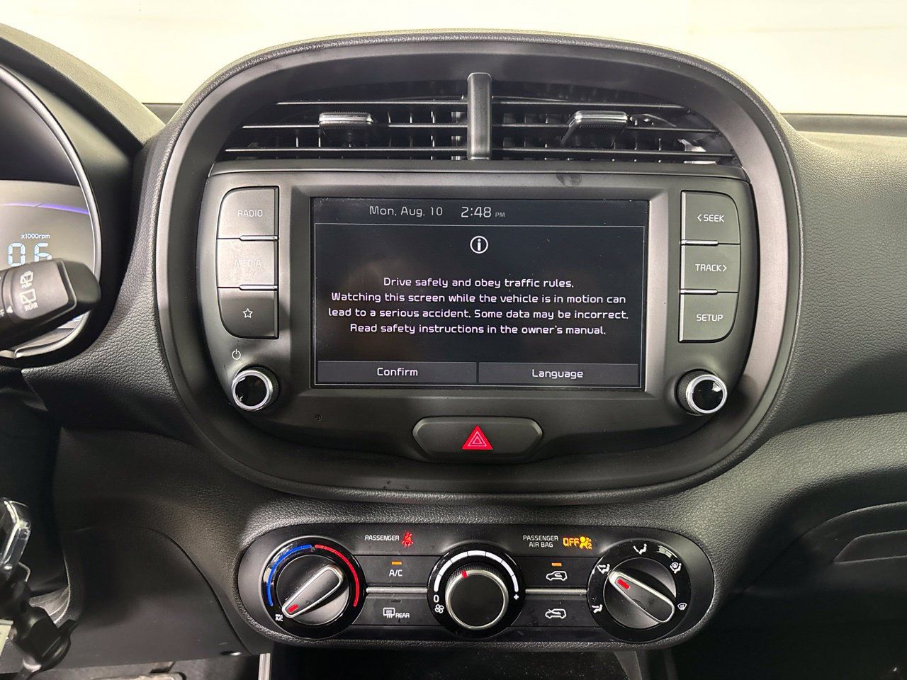 Used 2025 Kia Soul LX w/ LX Technology Package FWD image 16