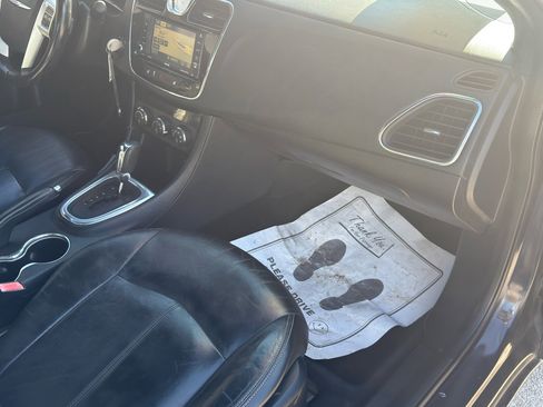 Used 2012 Chrysler 200 Limited image 31