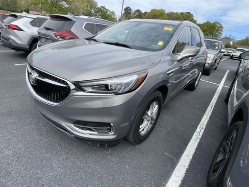 Used 2018 Buick Enclave Essence image 3