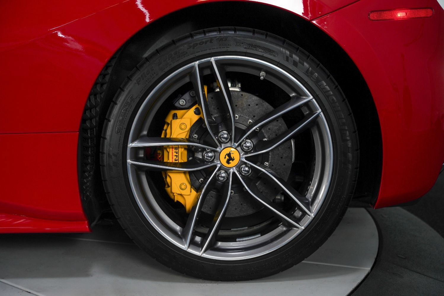 Used 2017 Ferrari 488 Spider RWD image 22