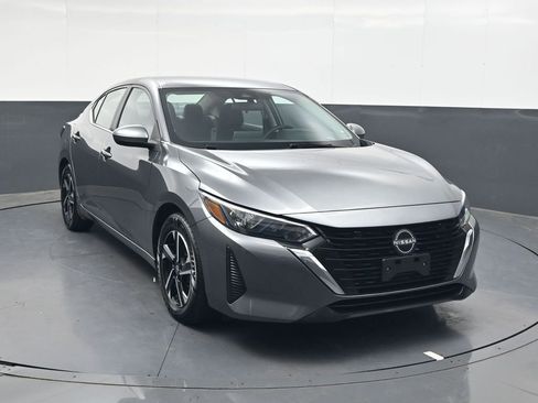 Used 2025 Nissan Sentra SV image 2