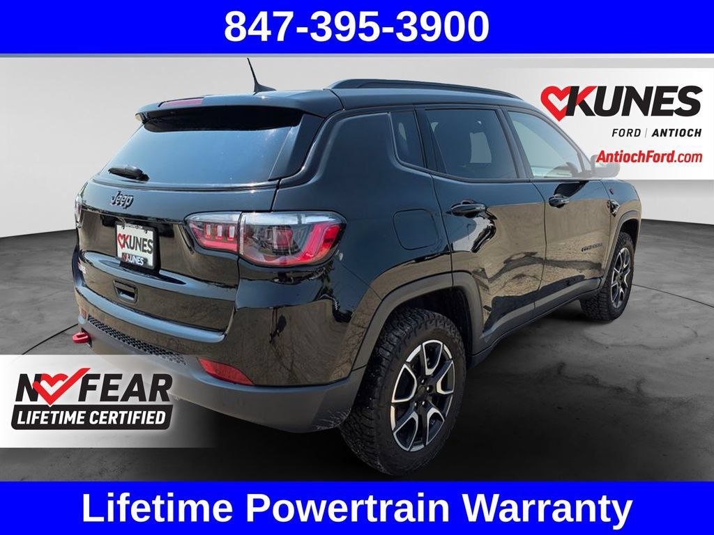 Used 2024 Jeep Compass Trailhawk AWD/4WD image 9