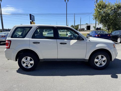 Used 2010 Ford Escape XLS image 4