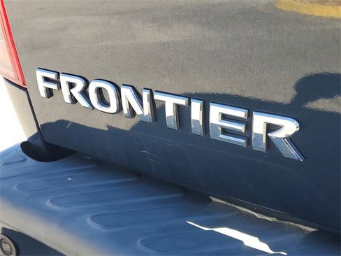 Used 2020 Nissan Frontier SV image 8